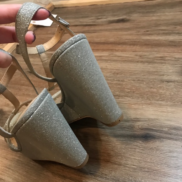 NWT Nina formal wedge silver t strap - Picture 5 of 6